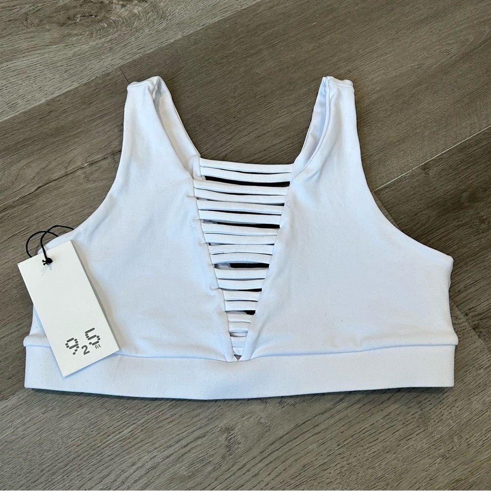 NWT 925fit NO‎ STRINGS ATTACHED sports bra white size medium women’s athletic